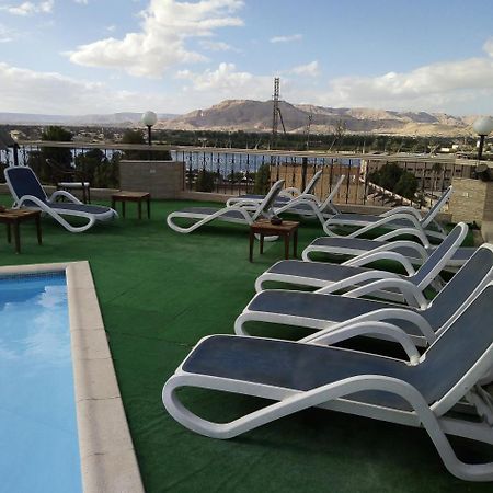 Queens Valley Hotel, Restaurants, Bars And Spa 樂蜀 外观 照片