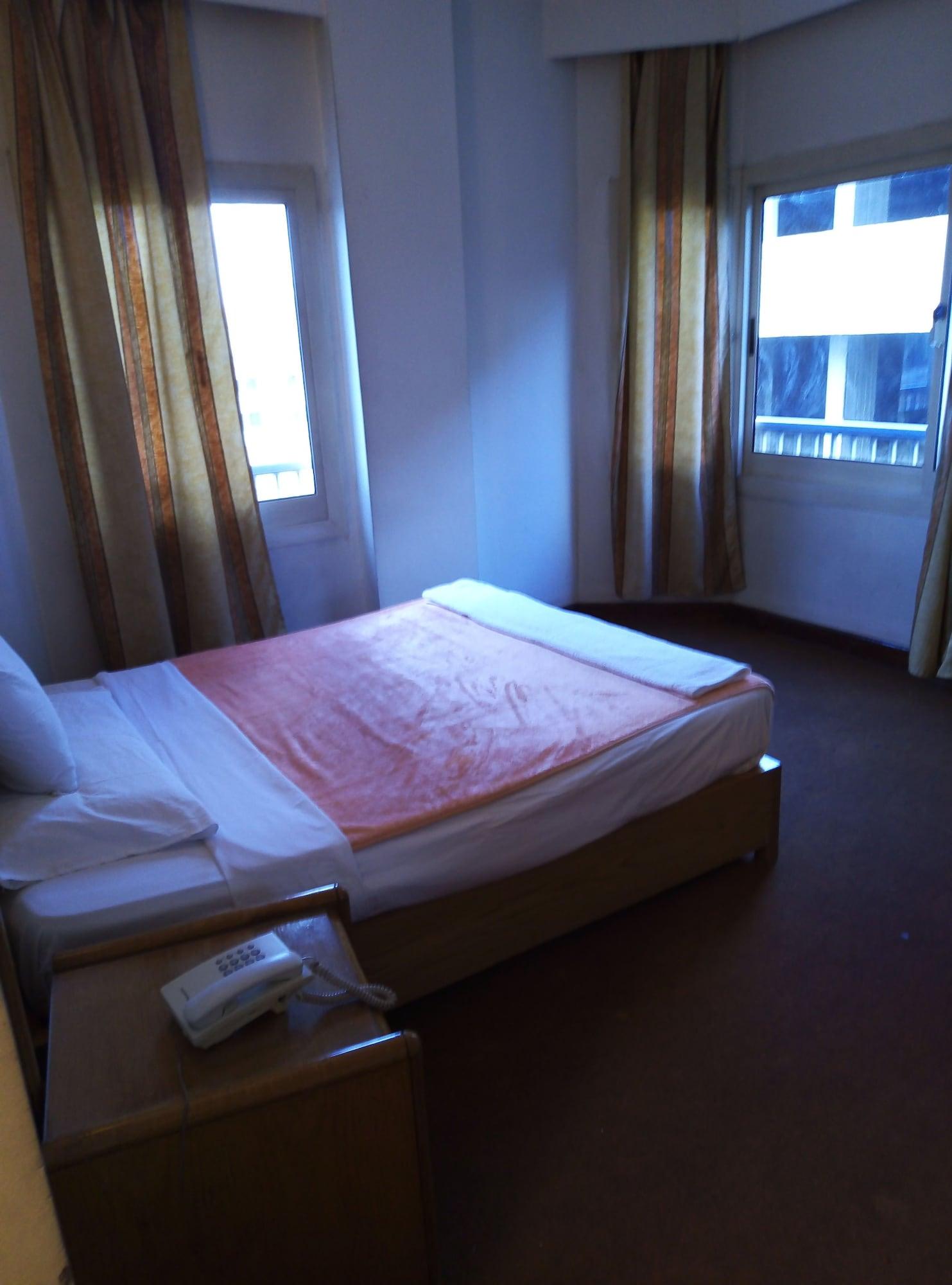 Queens Valley Hotel, Restaurants, Bars And Spa 樂蜀 外观 照片