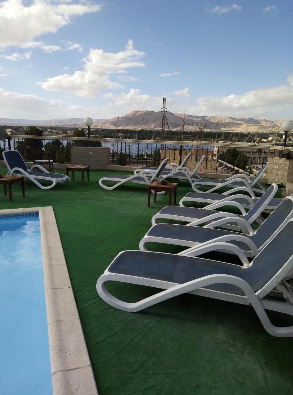 Queens Valley Hotel, Restaurants, Bars And Spa 樂蜀 外观 照片