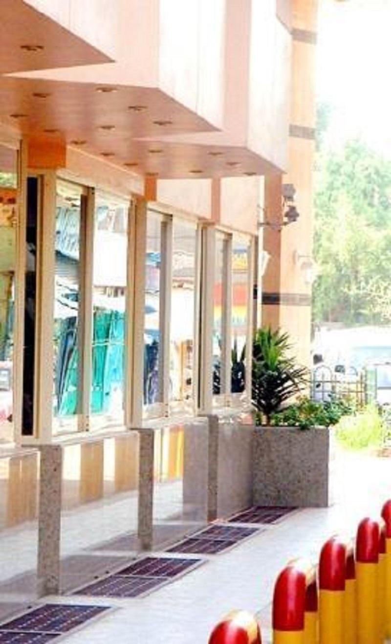 Queens Valley Hotel, Restaurants, Bars And Spa 樂蜀 外观 照片